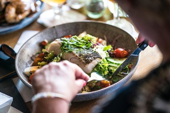 VOORGERECHTEN, HOOFDGERECHTEN & DESSERTS